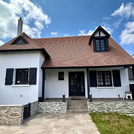 Family Oasis With 3 Bedrooms Near Paris