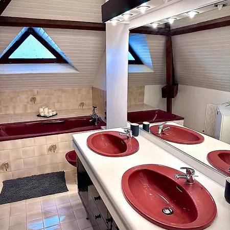 Дом отдыха Family Oasis With 3 Bedrooms Near Paris Chennevieres-sur-Marne